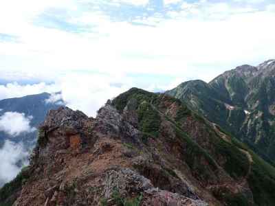 牛首最後の岩場 