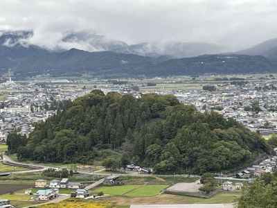 戌山展望台から見た越前大野城 