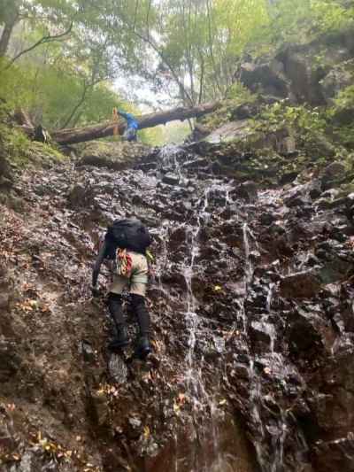 詰めの小滝も慎重に 