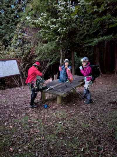 風巻尾根でヘッ電をつけ始める 