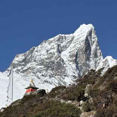 タウチェとストゥーパ（仏塔）&nbsp;