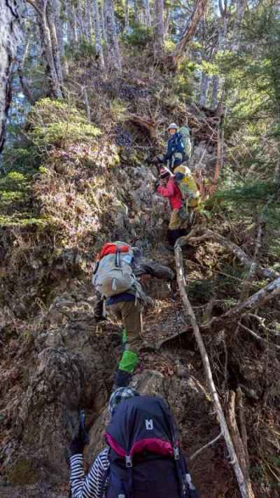 易老岳への急登