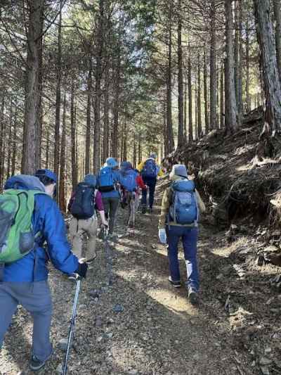 登山道に入る&nbsp;