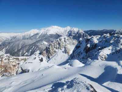 槍ヶ岳も雲が消えて姿を見せる