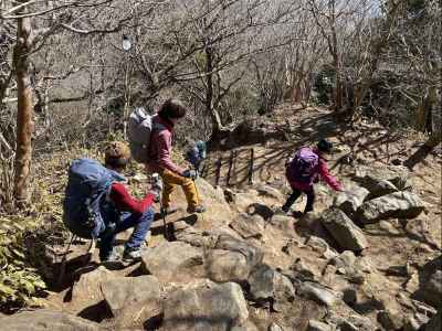 険しい道が続く&nbsp;